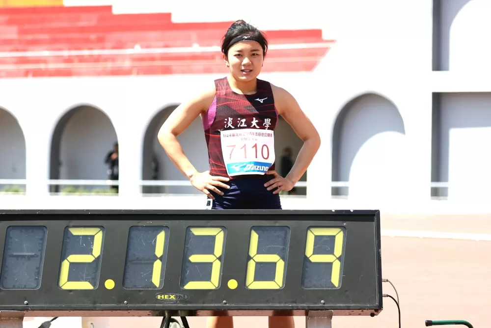 沈佳霓打破高懸10年的青年盃公開女800公尺大會紀錄。林嘉欣／攝影。