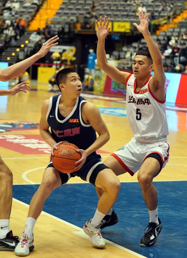 能仁王翊仲10分。