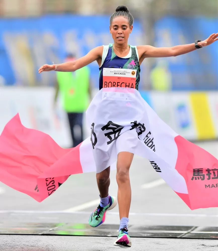 馬拉松女子組第一名BORECHA破大會。圖／Allsports創星影像。