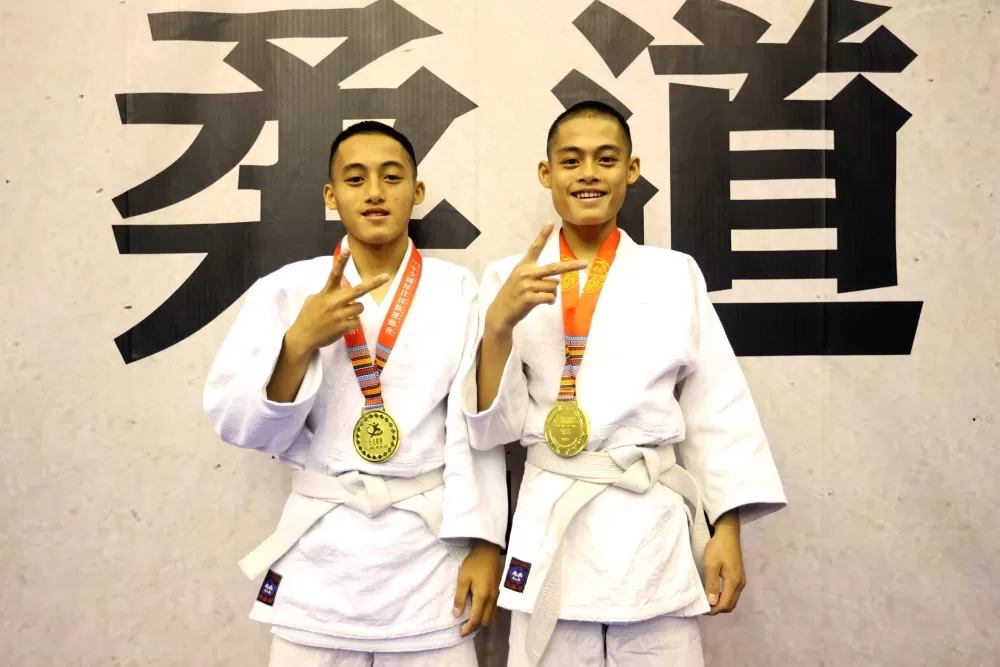 柯國新（左）林國祥兄弟在柔道包雙金。112原民運籌備會提供。