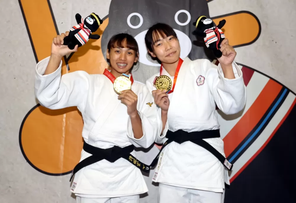 許王淑卉(右)在公開女第六級三連霸,許琳宣在第二級衛冕成功,林嘉欣/攝影。