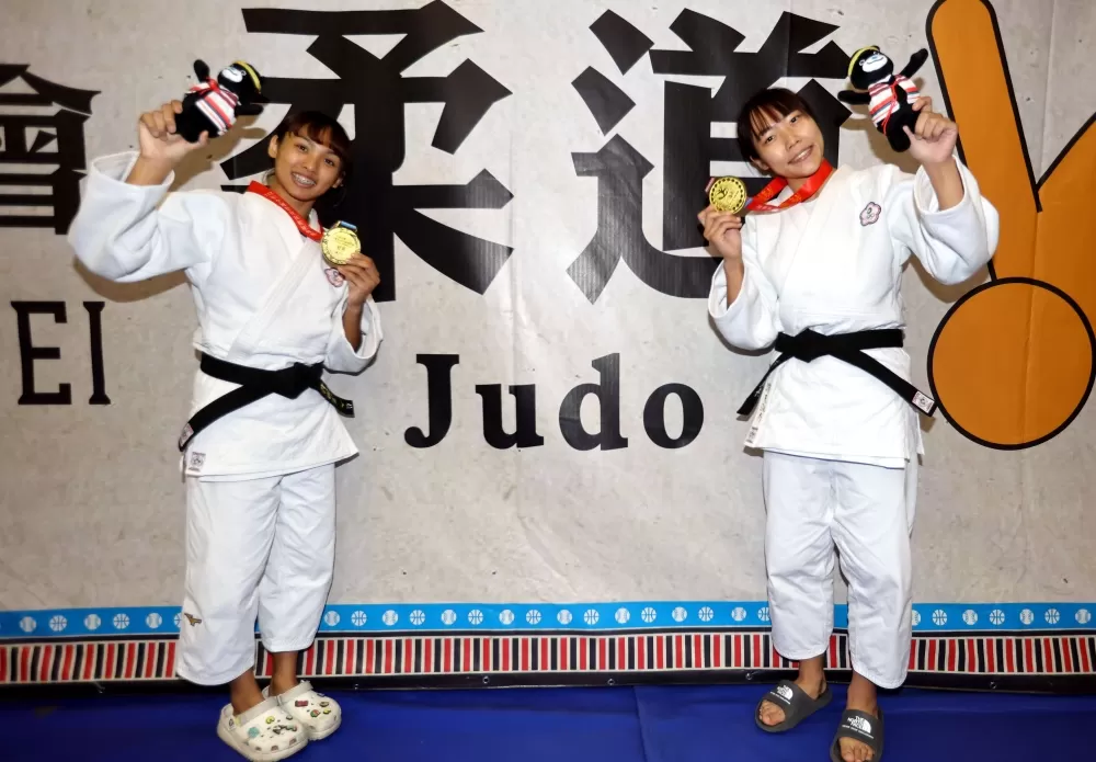 許王淑卉（右）在公開女第六級三連霸，許琳宣在第二級衛冕成功，林嘉欣／攝影。