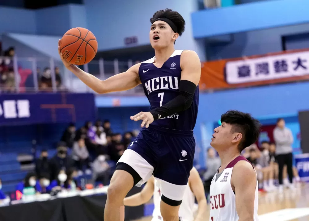 大專排球聯賽決賽即將登場。圖為政治大學游艾喆。