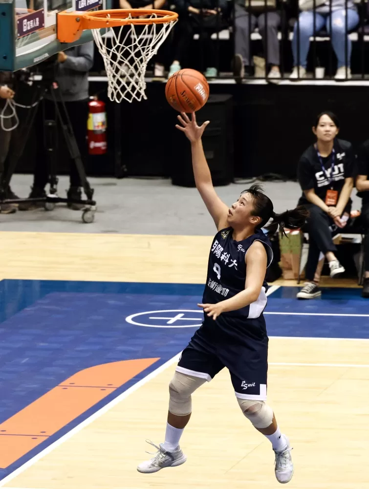 朝陽科大洪詩淳12分。