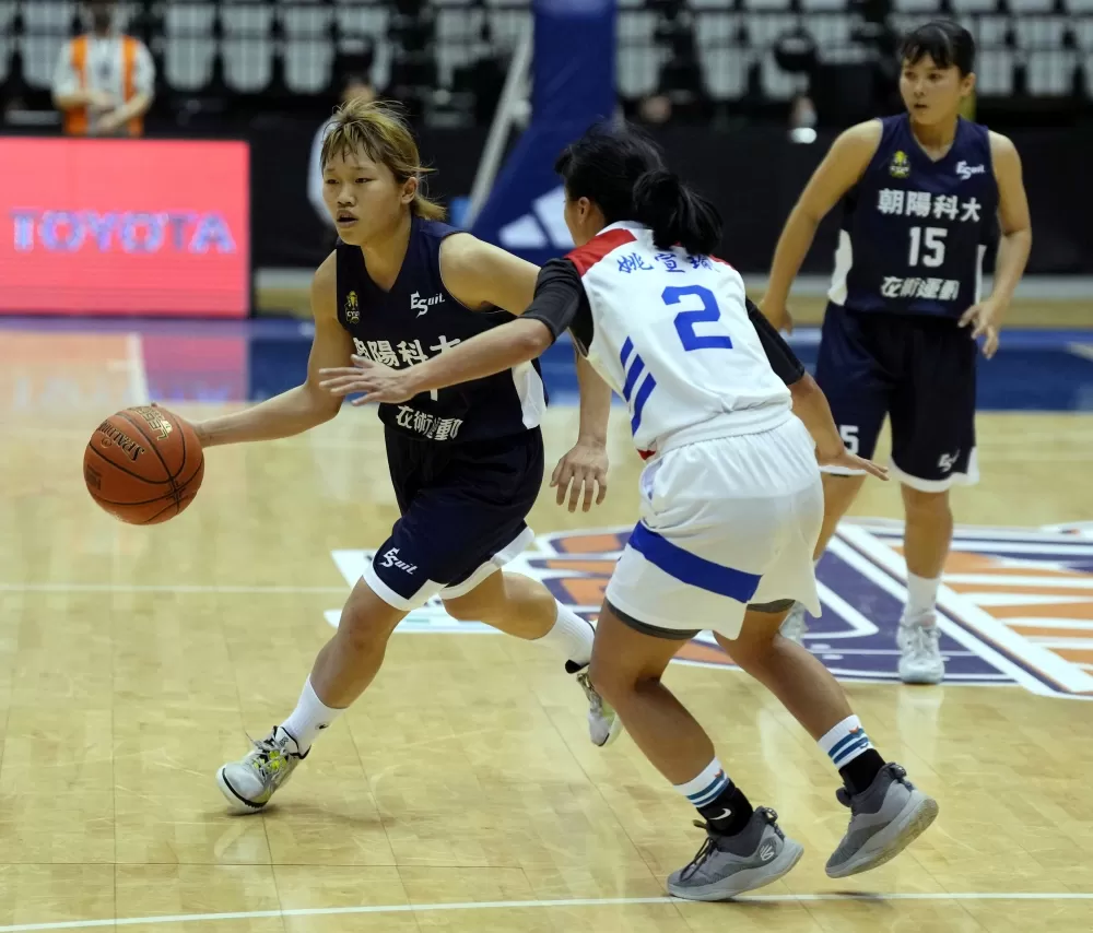 朝陽科大鄭佳昀35分。