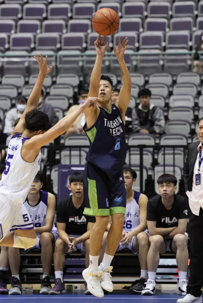 臺中科大黃緯宸14分。