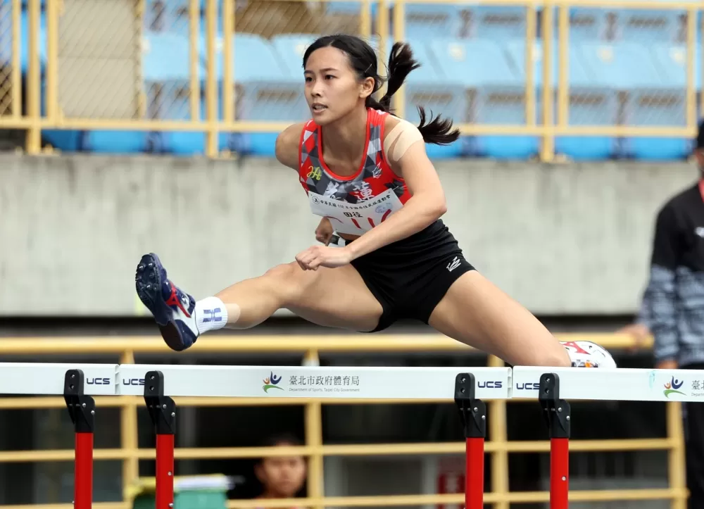 張博雅在百公尺跨欄13秒53達標亞運。林嘉欣／攝影。