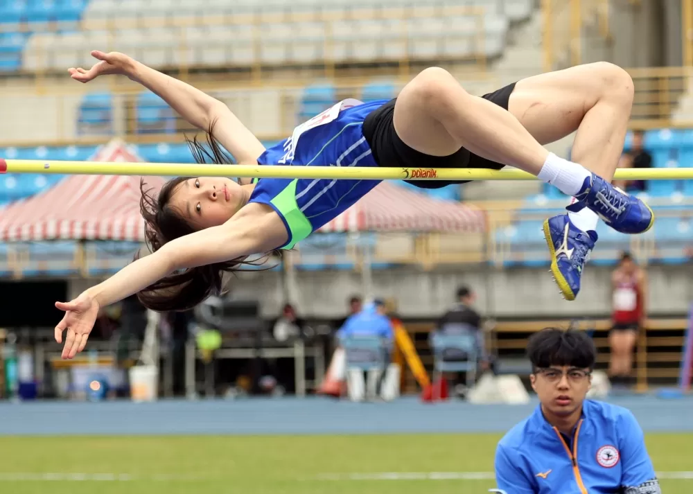 臺北市林沛萱在青少女跳高和百公尺跨欄都奪金。林嘉欣/攝影。