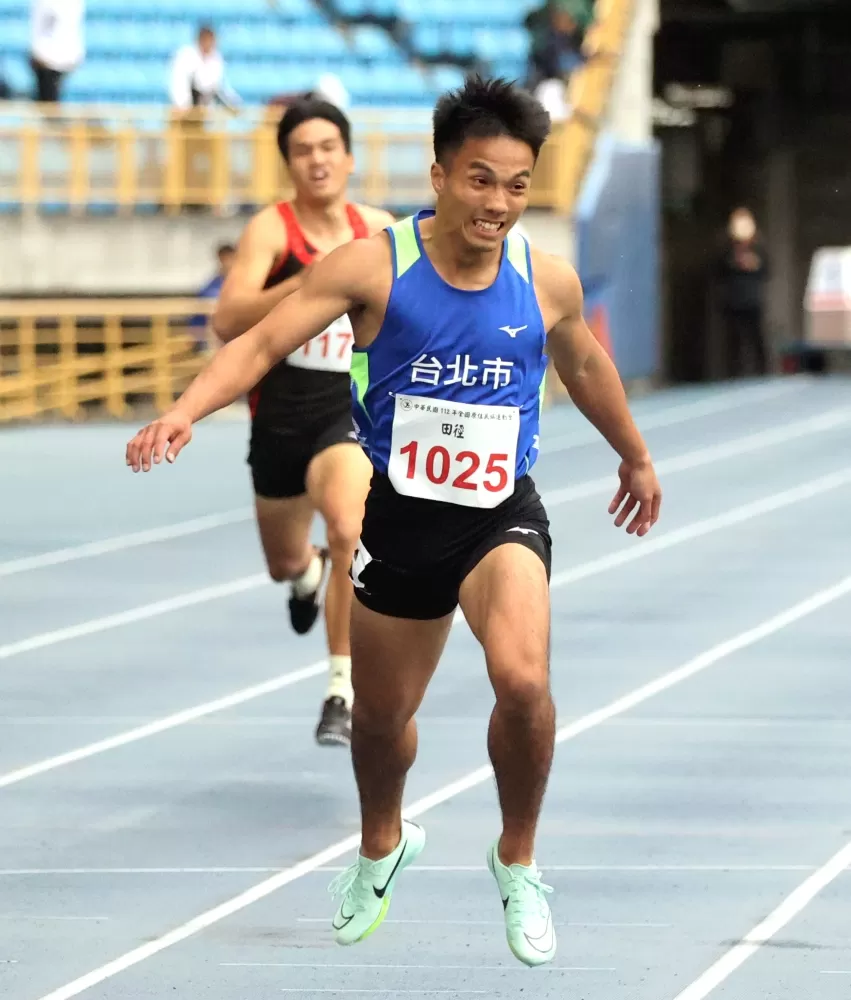 臺北市葛吳諺明（前）首度在公開男400公尺摘金。林嘉欣／攝影。