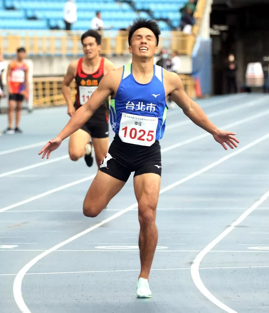 臺北市葛吳諺明（前）首度在公開男400公尺摘金。林嘉欣／攝影。