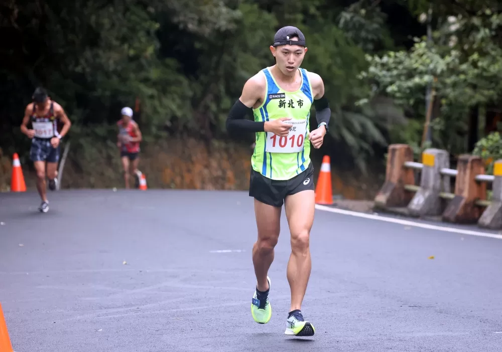 曾廷瑋在傳統路跑賽公開男三連霸。林嘉欣/攝影。