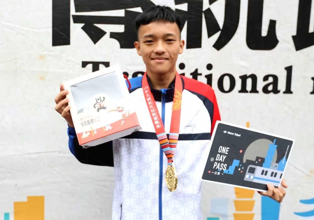 曾是中輟生的湯承恩奪三金。林嘉欣/攝影。