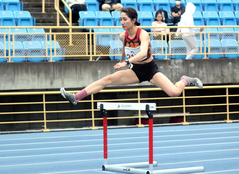 羅佩琳400欄四連霸。