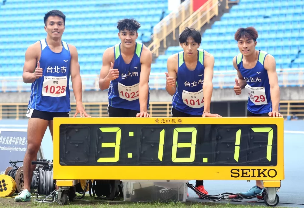 臺北市葛吳諺明（左）400公尺接力再添一金。