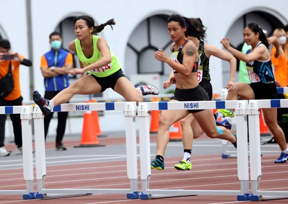 張博雅（前）13秒49再達亞運。