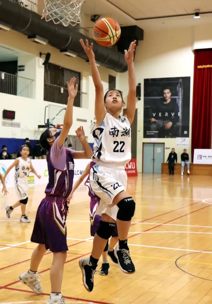 北市南湖第一戰將柯綵蔚打兩節轟進22分。