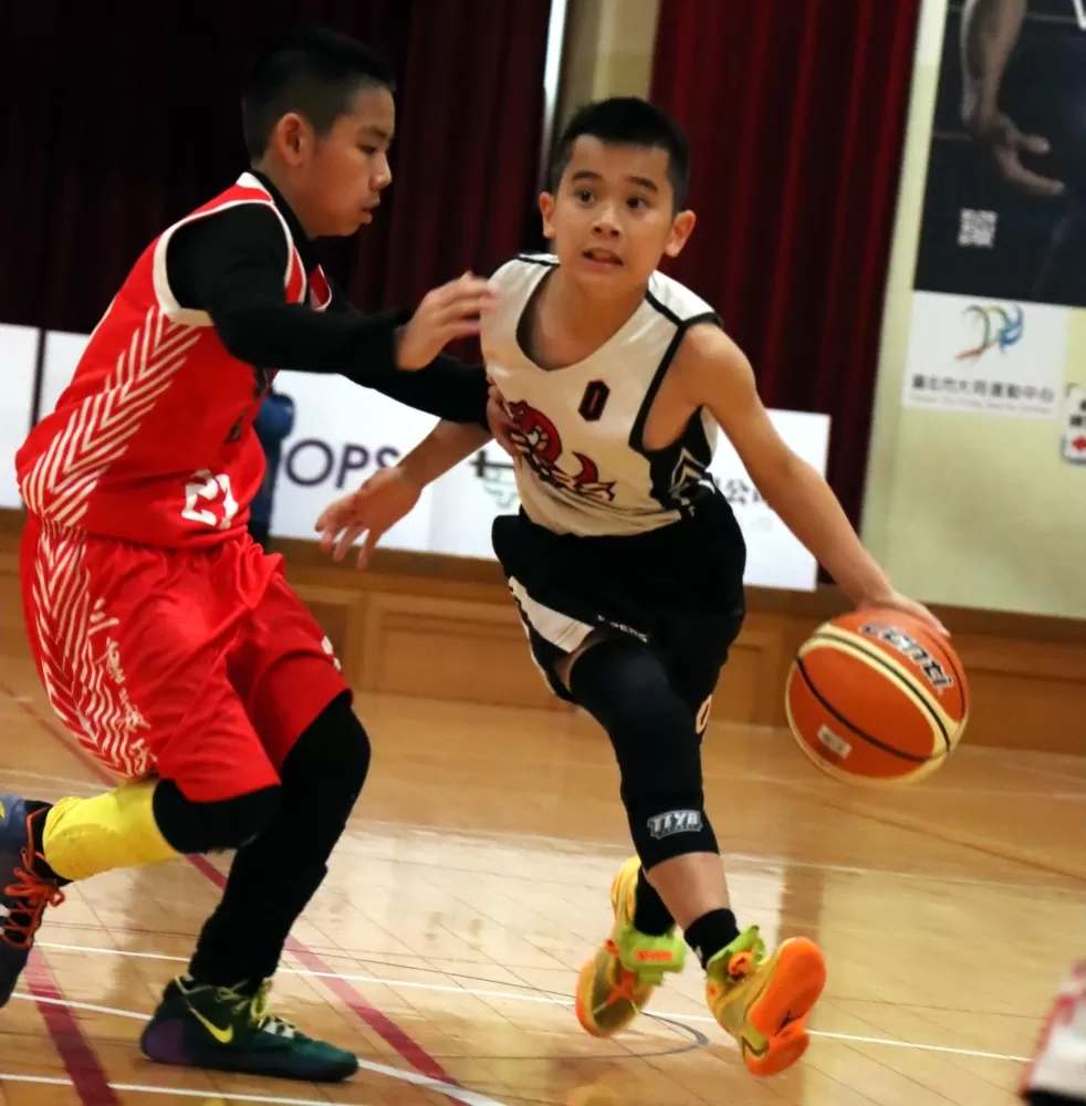 美國學校主控奚聖哲球技全方位 。