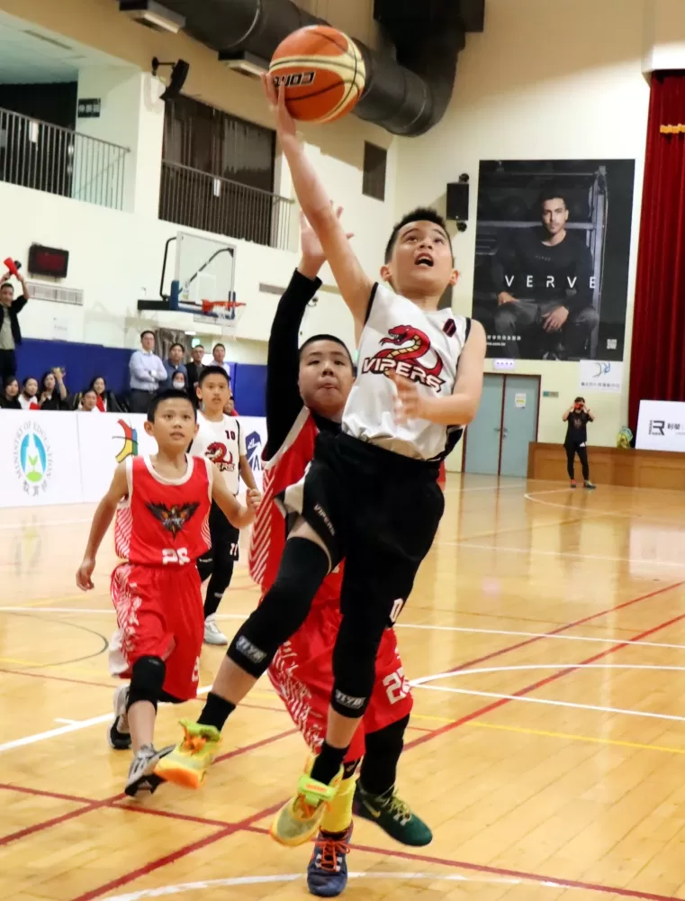 美國學校主控奚聖哲球技全方位。