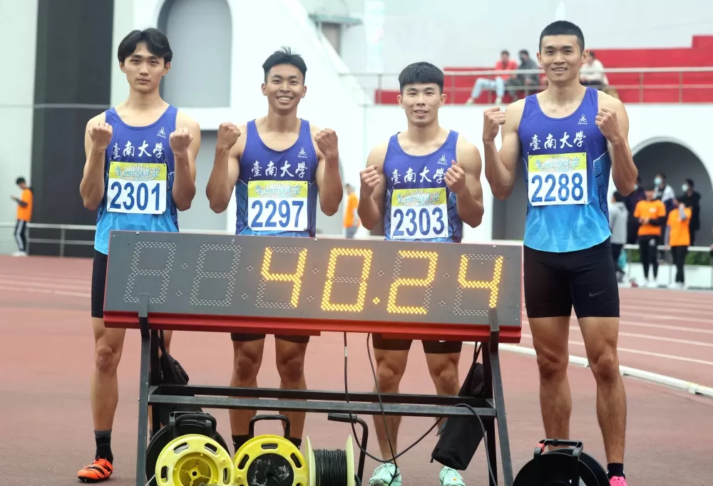 台南大學陳玟溥（右）在400公尺接力也破大會。林嘉欣／攝影。