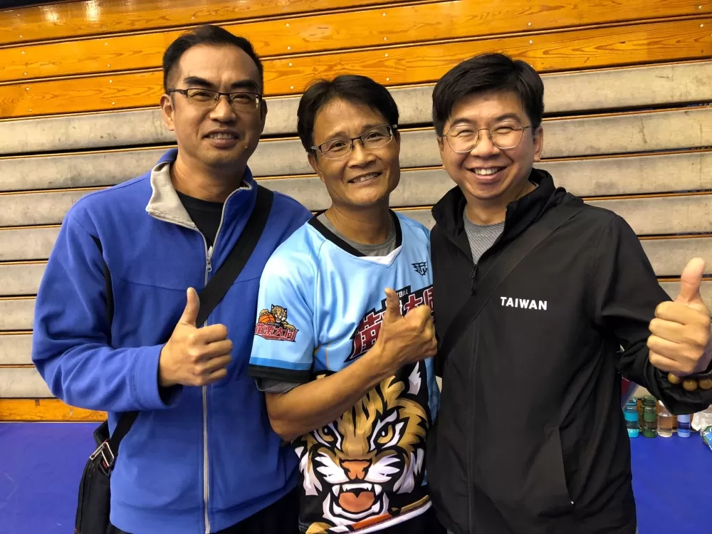 圖一；敎練「三相逢」左起北市南湖女籃林一璋、苗栗大同連威登、宜蘭光復游國連。