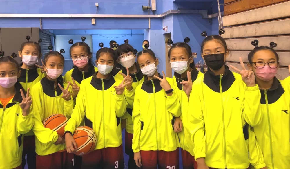 協進球員「雙免報喜」造型超卡哇伊。