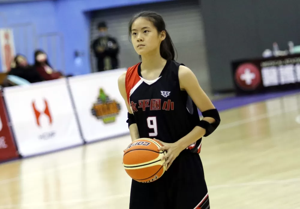 永平166公分第一長人洪詩茜 。