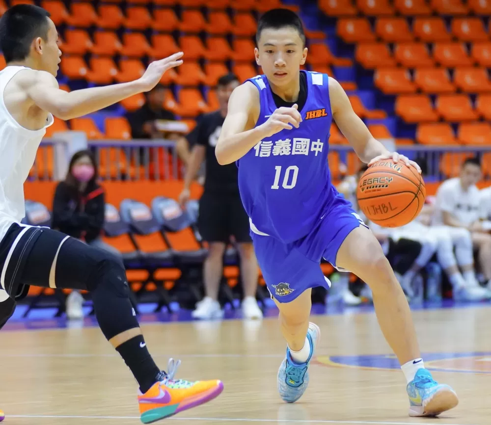 信義謝旻耕三分球4投中2飆生涯新高35分、12籃板「雙十」。
