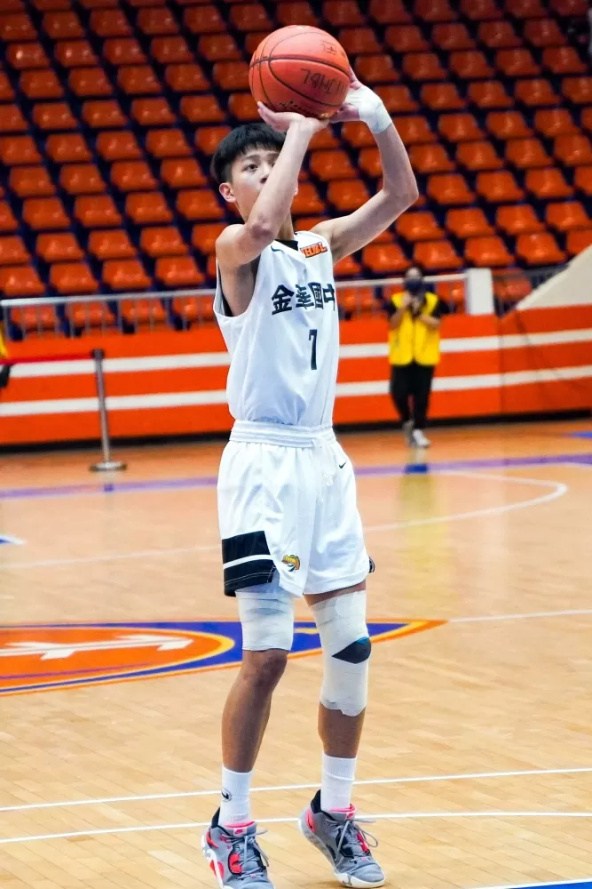 金華1國二的莊立安三分球8投中3拿17分。