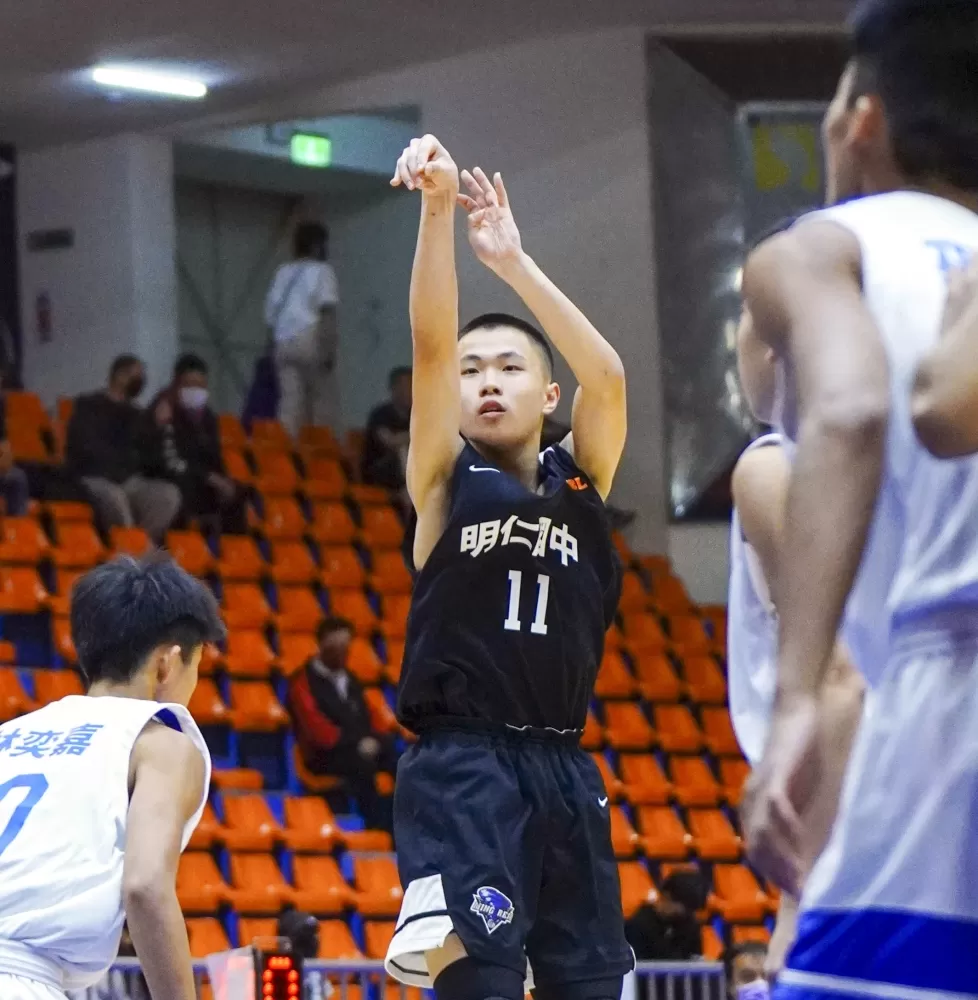 明仁陳展維三分球11投中5拿21分雙新高。