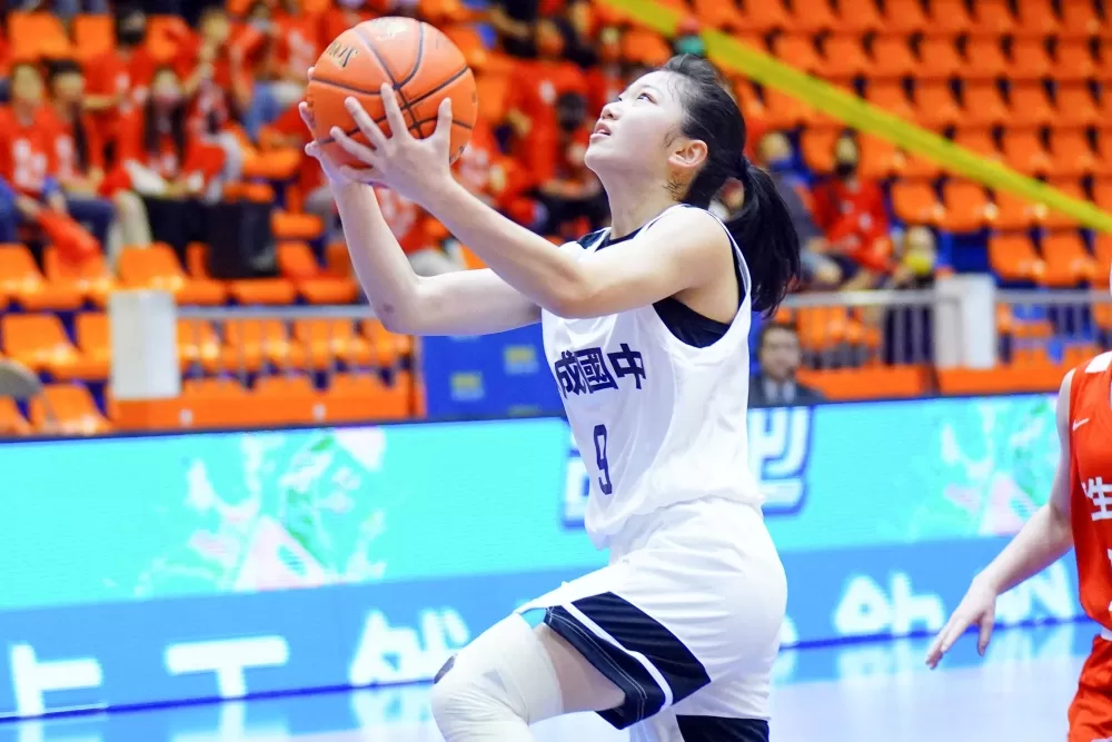 大成謝依臻15分。