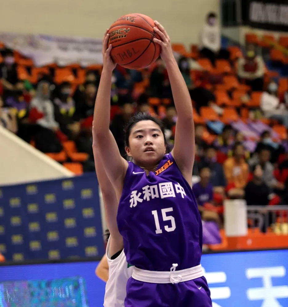 永和洪惟妮17分新高外14籃板「雙十」。