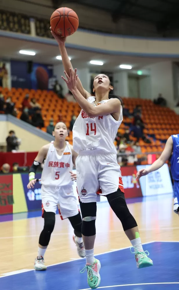 民族洪語暄21分、7籃板。