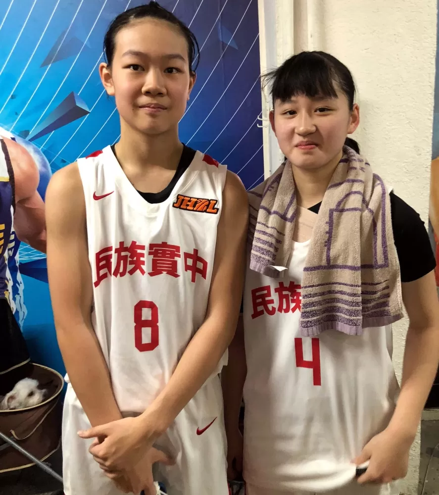 民族「雙一姊」章宸語（右）、王若姸再合璧。