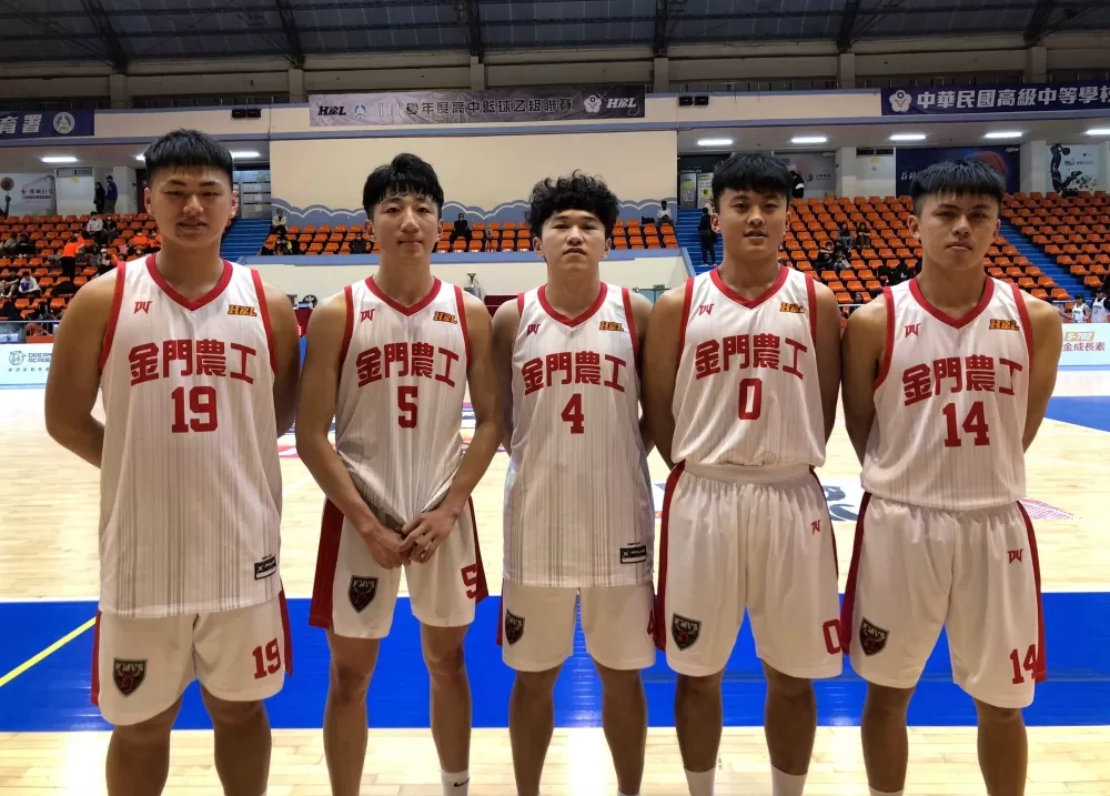 5名高三生翁世杰（左起）、黃鉑融、林俊諴、李坤源、王正豪HBL 最後一季拚首晉4強。