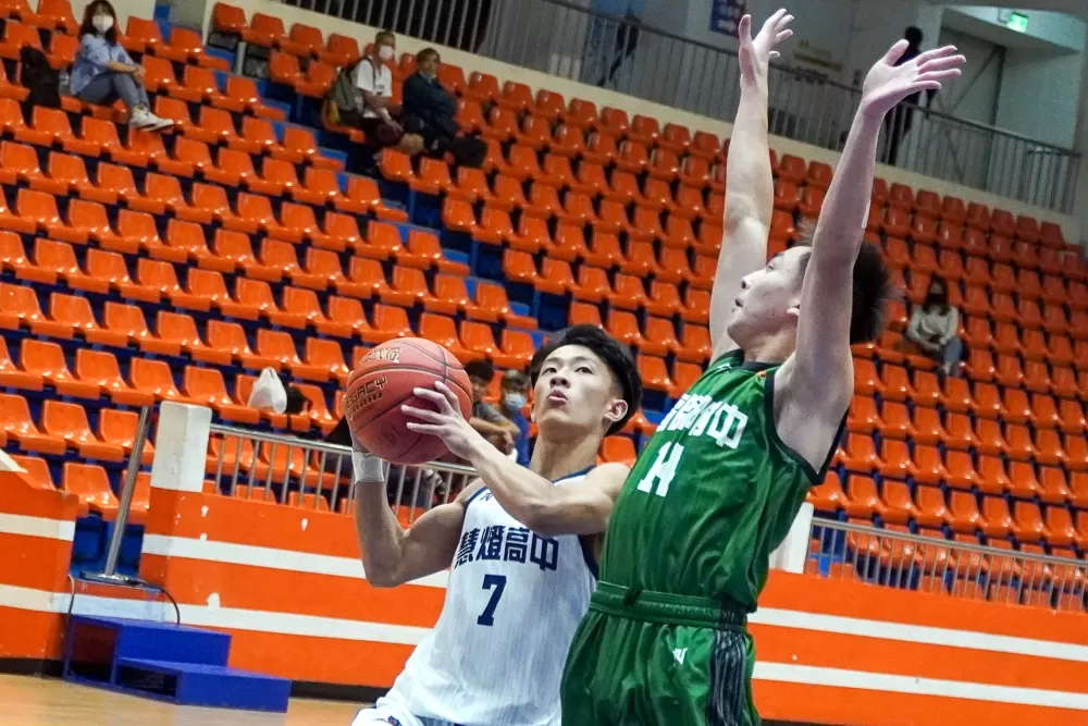 慧燈李冠霆12分。