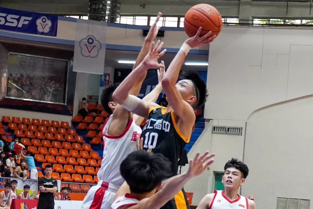 立仁黃尹元2記三分球飆新高38分外帶7籃板、5助攻、6抄截。