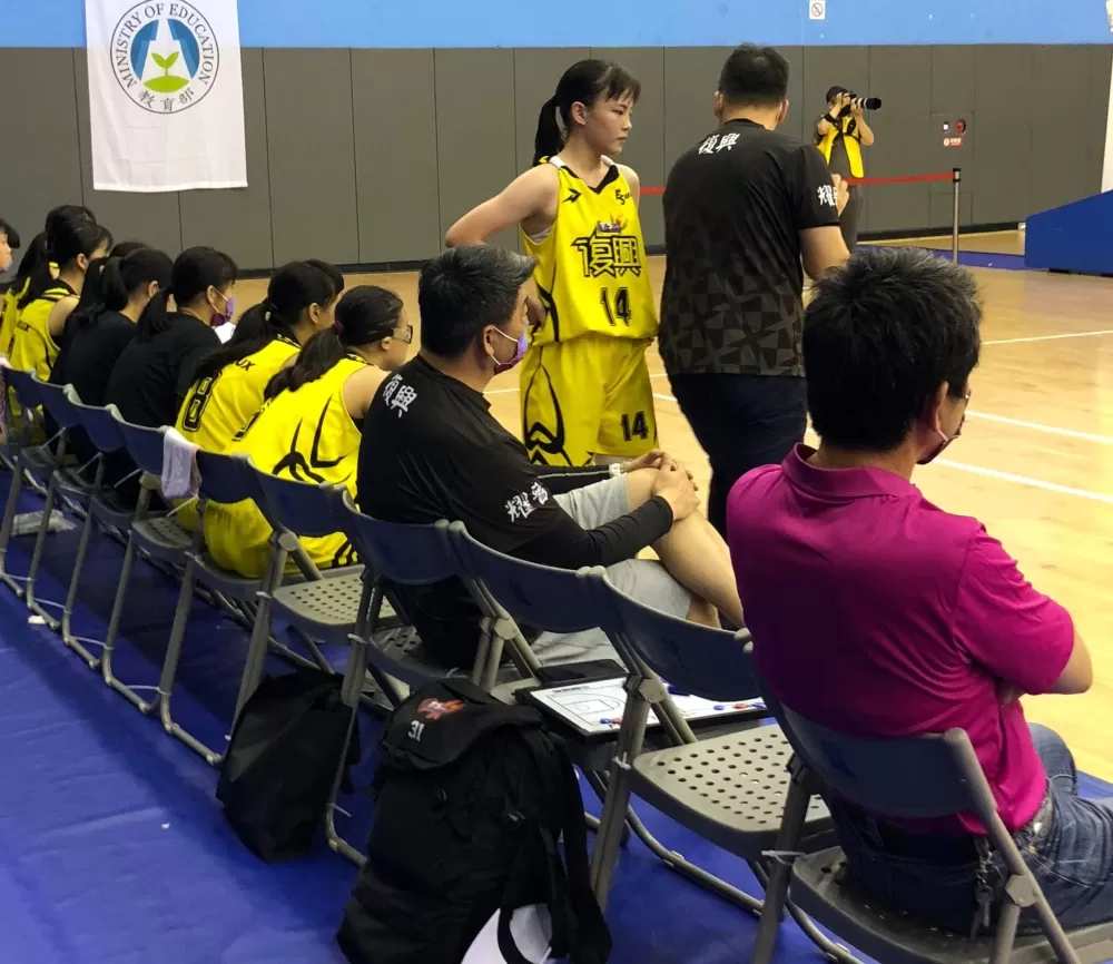 108學年張聿嵐領軍JHBL甲級首冠的復興本季暫回乙級，教練周俊雄、黃吉宏聯手迄今全勝。