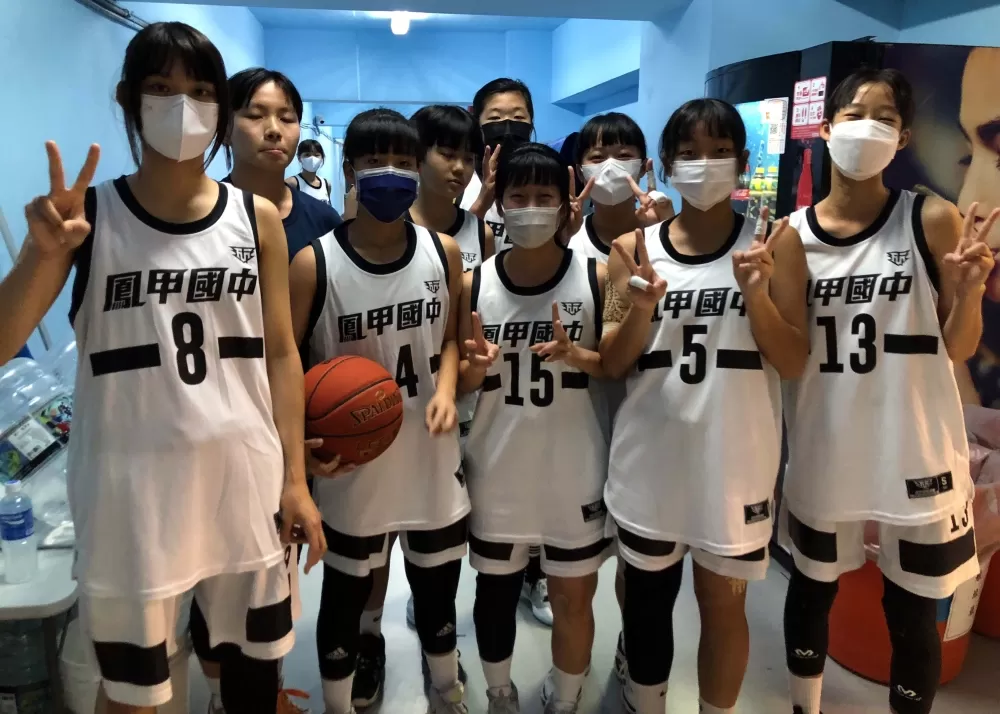 8名3年前全國少年籃賽雙季軍陽明為班底的鳳甲14連勝拚首冠。