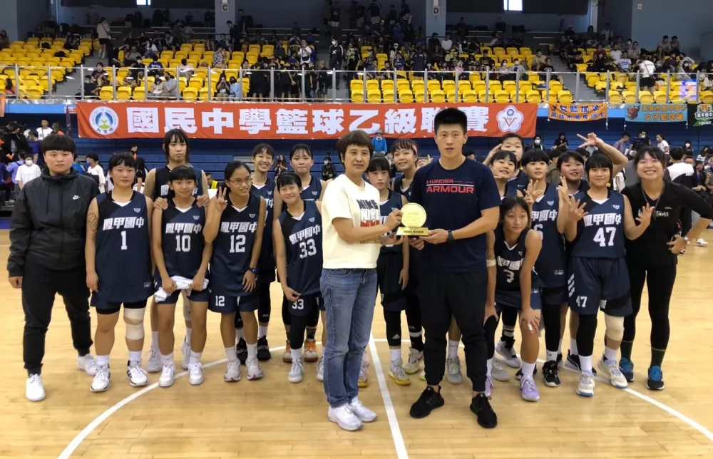 鳳甲隊史第一冠。