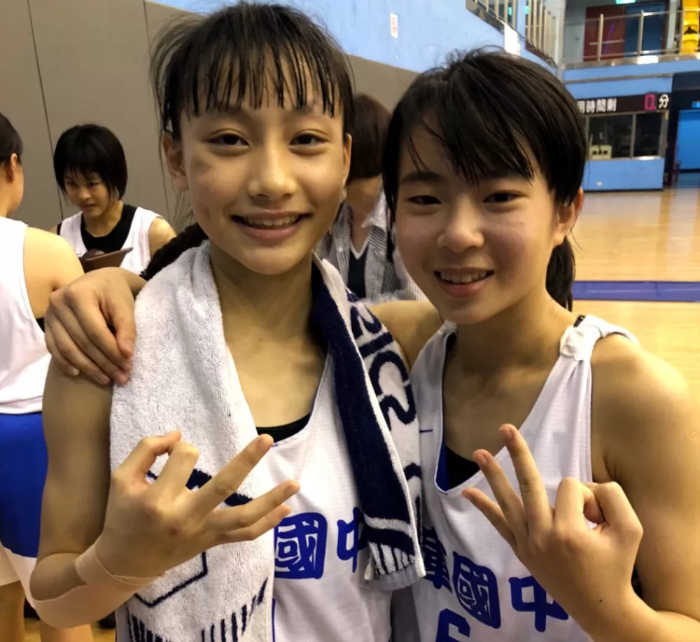 土庫菜鳥超級雙小吳沛萱（右）、陳妍蓁再合飆8外線34分。