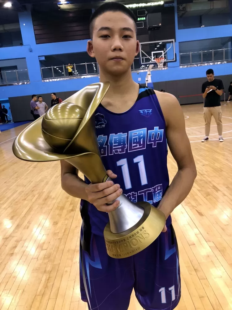 郭宸碩全場3記外線拿15分。