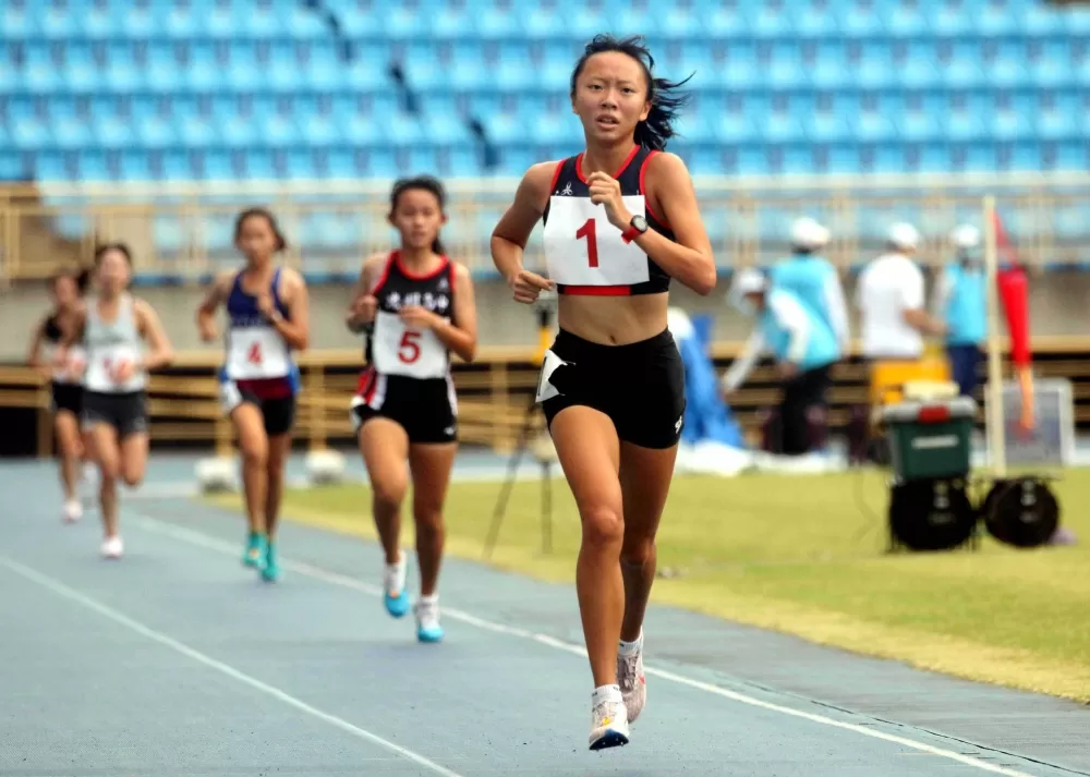 基隆女中黃郁媃（前）。林嘉欣／攝影。