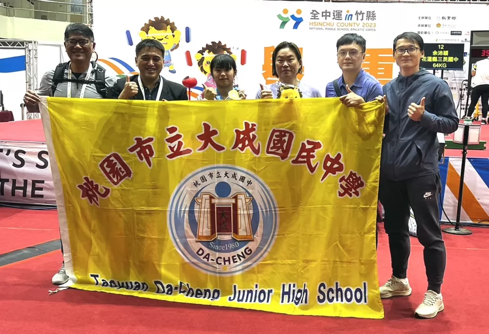 大成國中傅珮珊(左二)三破大會奪金。李健宇/提供。