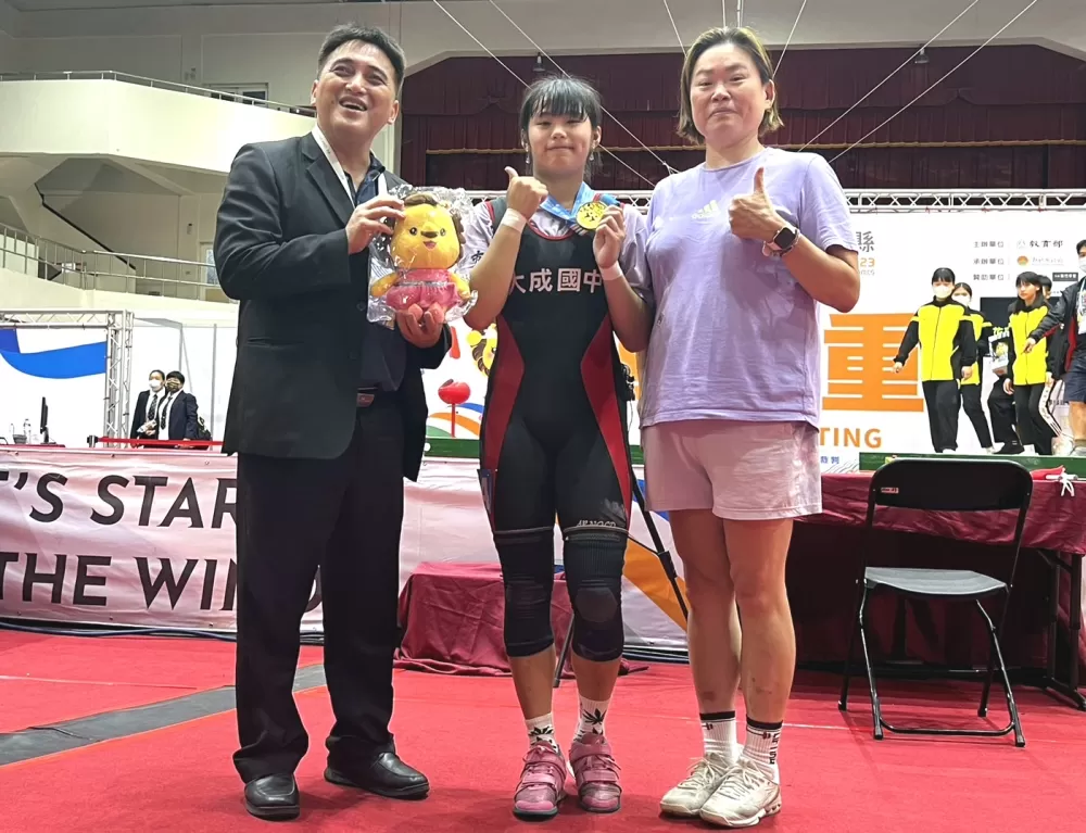 大成國中傅珮珊(中)三破大會奪金。李健宇/提供。