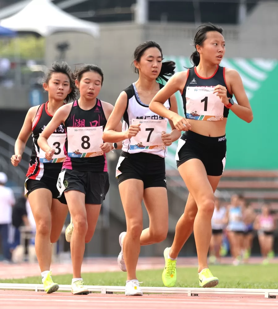 基隆女中黃郁媃在112年全中運高女1萬公尺決賽封后。林嘉欣／攝影。