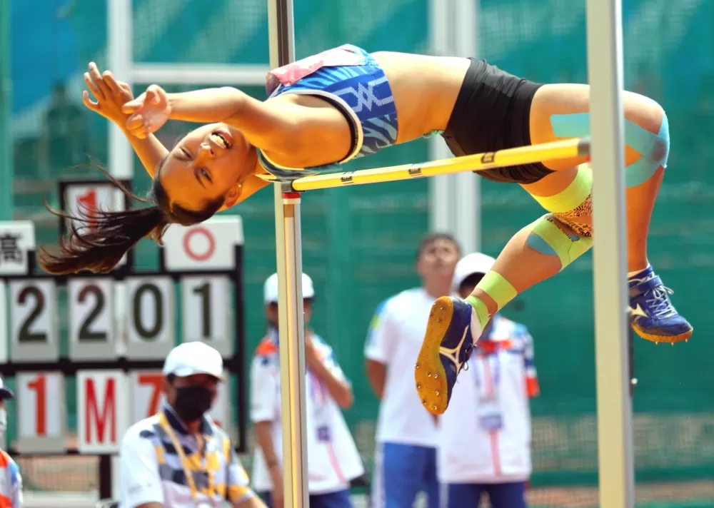 鄒淑珺走出腳傷為地主奪首金,和蔡姍珊並列冠軍。林嘉欣/攝影。