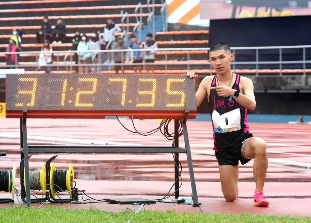 湖口高中徐立紘破大會奪金。林嘉欣／攝影。