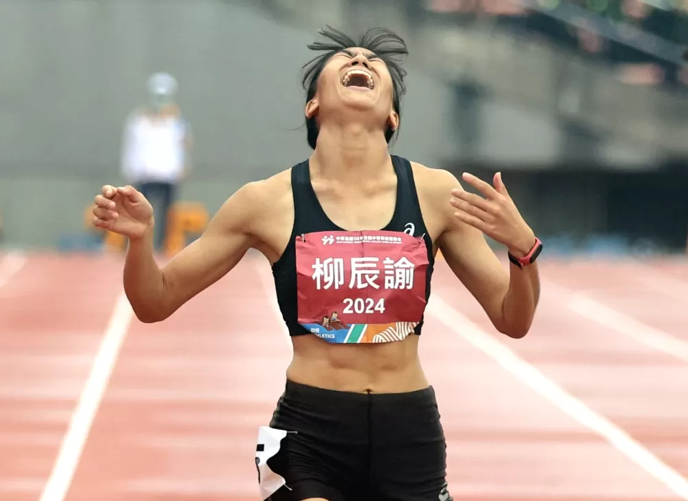 柳辰諭抵達終點時超激動。林嘉欣／攝影。