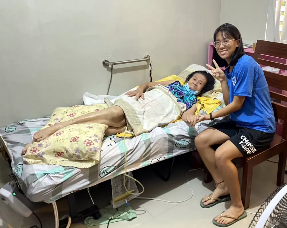 柳辰諭跟外婆。柳辰諭提供。