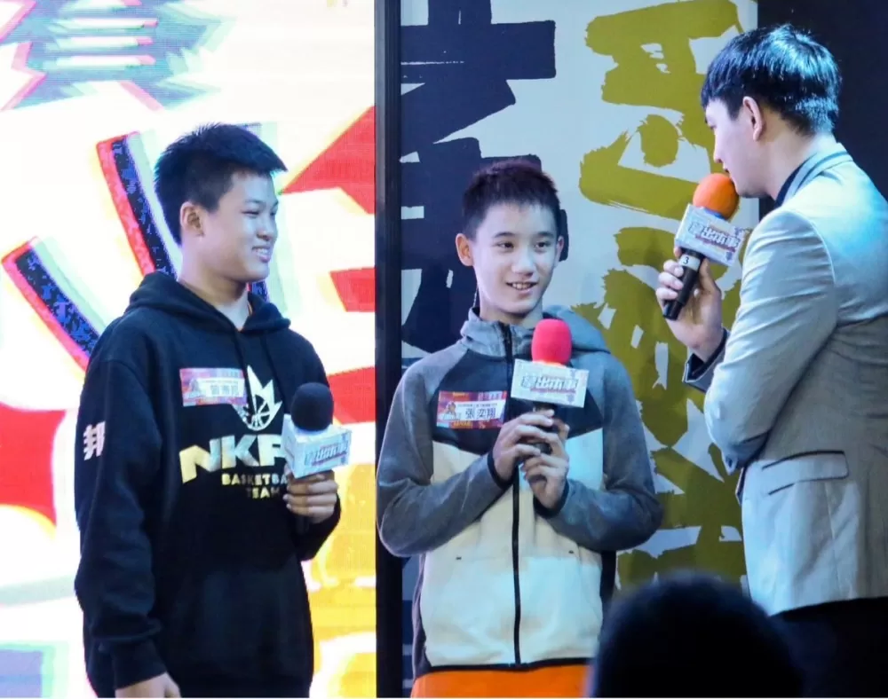 南港男籃張奕翔（中）是龍鳳胎弟弟，南港女籃姊姊張念慈早他3 分鐘出生。